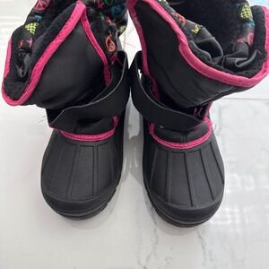 Girls snow boots size 3